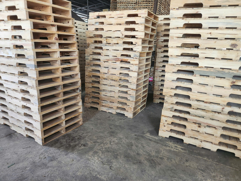 Pallet gỗ công nghiệp